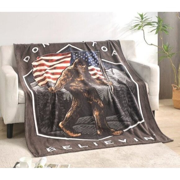 Sasquatch Big Foot New US American Flag Throw Gift Blanket Believe Plush Throw - Picture 3 of 5